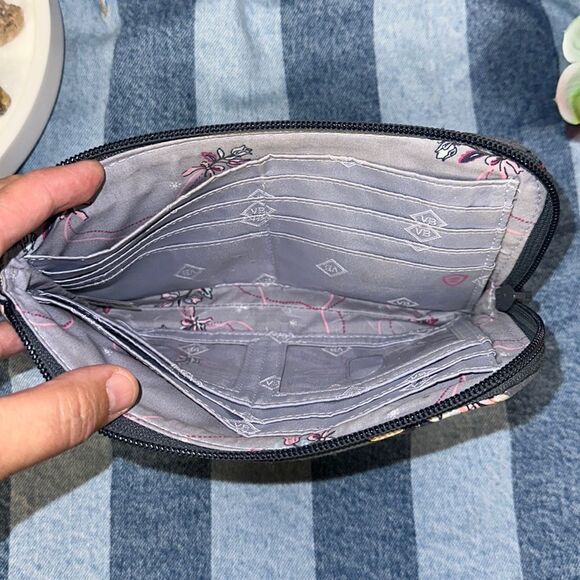 VB Felicity Paisley Gray Pink White Fuchsia Quilted Floral Zip Wristlet Wallet - Picture 8 of 12